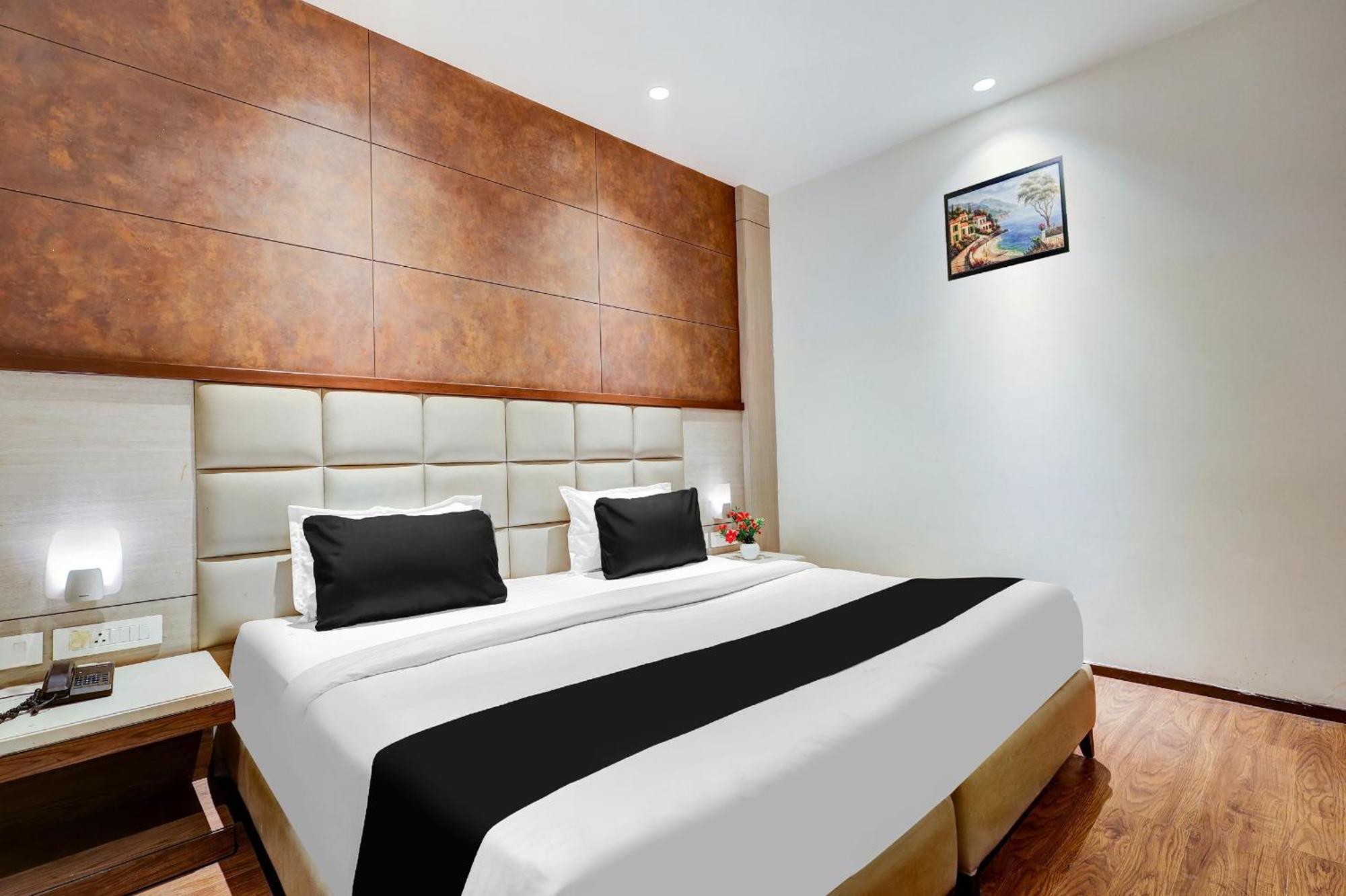 Hotel Ivy Plaza Near Igi Airport 뉴델리 외부 사진