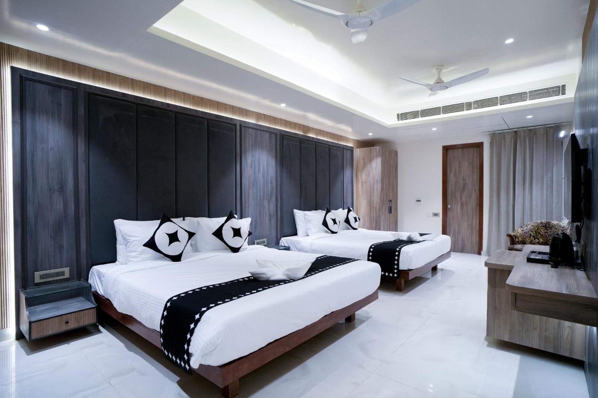 Hotel Ivy Plaza Near Igi Airport 뉴델리 외부 사진